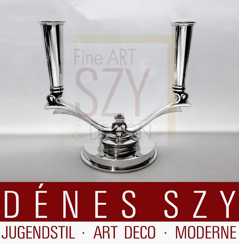 collezione piramide in argento 925 disegnato da Harald Nielsen, epoca Art Deco, Paio di candeliere 630 A, manifattura Georg Jensen, Copenaghen 1950 circa