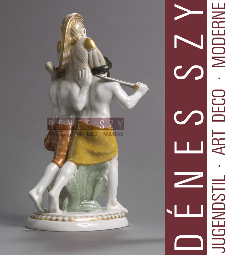 Due etruschi portano l'armatura, figura in porcellana di KPM Berlino