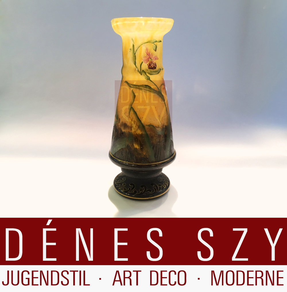 Jugendstil Glas Vase von Daum Nancy mit Insektendekor, Glas geschnitten und geaetzt, mit Gold gehoeht