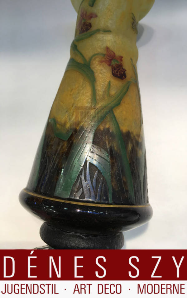 Jugendstil Glas Vase von Daum Nancy mit Insektendekor, Glas geschnitten und geaetzt, mit Gold gehoeht