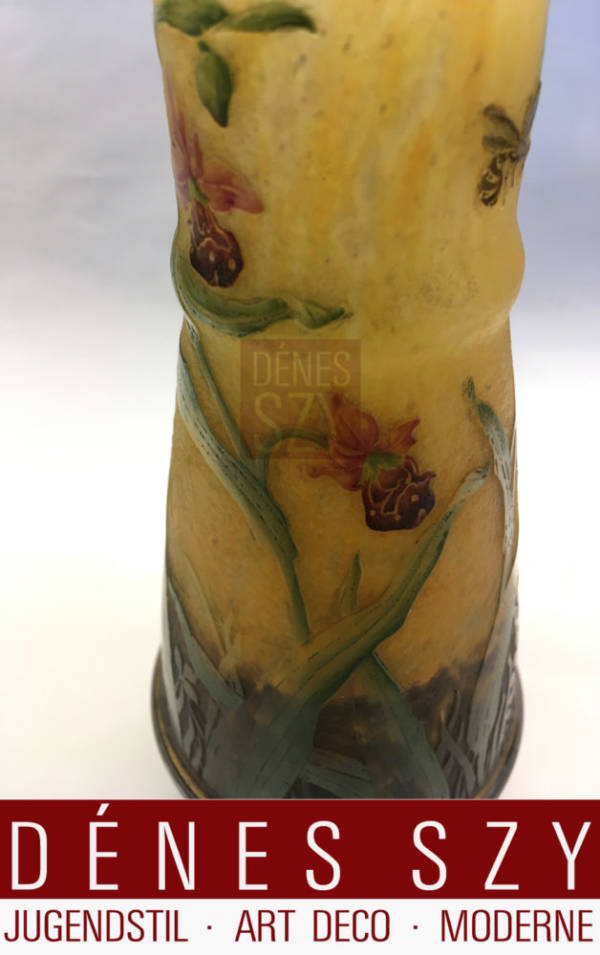 Jugendstil Glas Vase von Daum Nancy mit Insektendekor, Glas geschnitten und geaetzt, mit Gold gehoeht