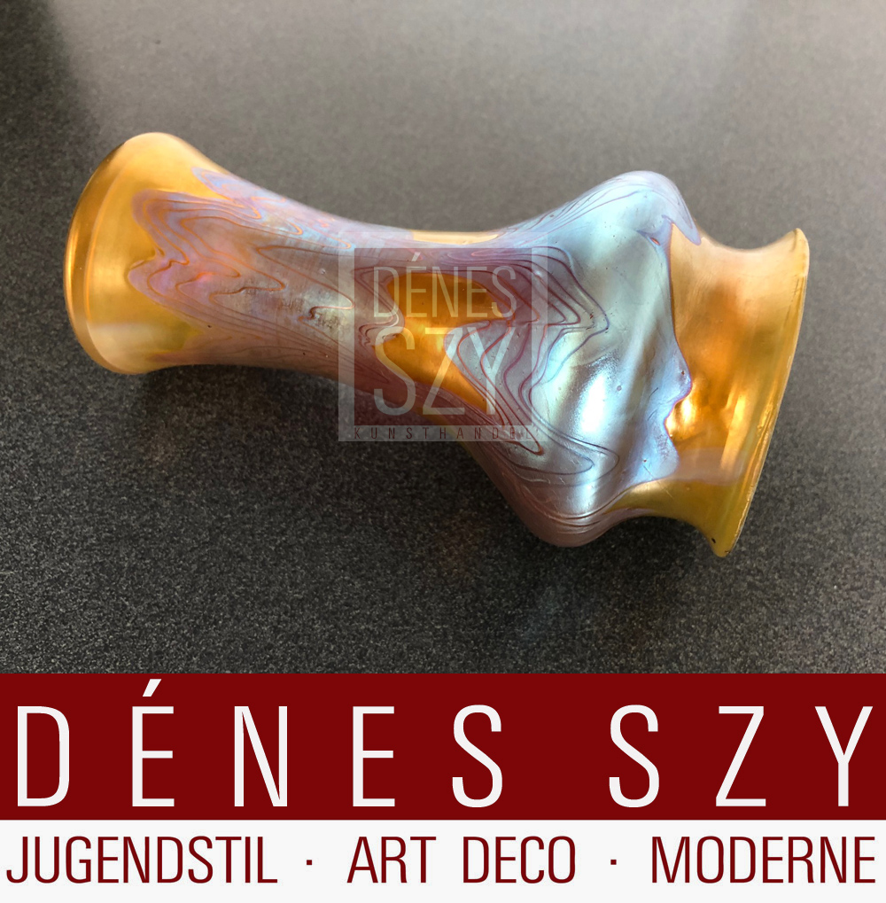 Oesterreichische Art Nouveau Glas Vase von Loetz mit warmer irisierender Glasur