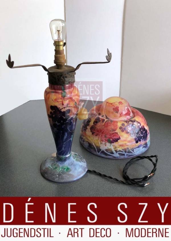 Daum Nancy, French Art Nouveau glass grapevine and snail table lamp