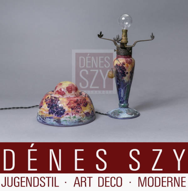 Daum Nancy, French Art Nouveau glass grapevine and snail table lamp