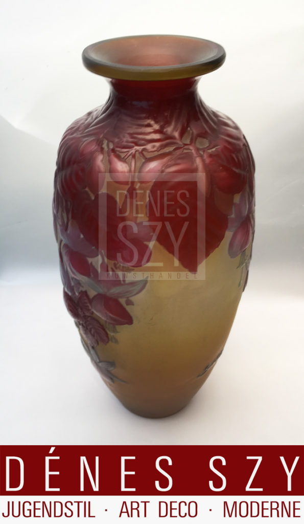 Jugendstil Glas Vase aus Frankreich, entworfen udn ausgefuehrt von Emile Galle Ecole de Nancy
