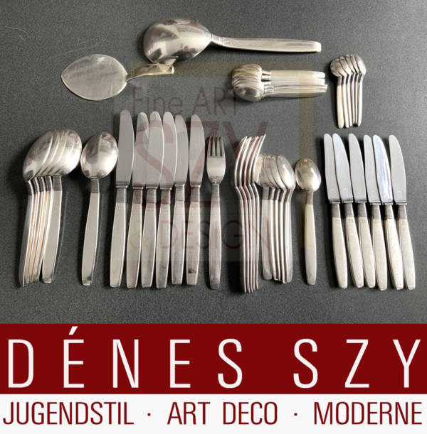 Mid Century Modern Danish silver cutlery set for 6 persons with two servers, Pattern No. 18 silver thread, Sterling silver cutlery # 18, Design: SVEND WEIHRAUCH 1938, Execution: Frantz Hingelberg Silversmith's, Kolding Denmark, 925 silver