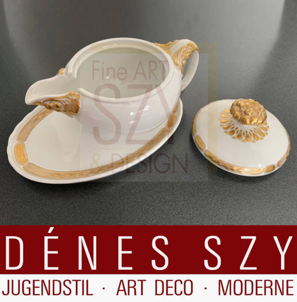 Sauce boat with lid and fixed base with gold painting, Design: Theodor H. Schmuz-Baudiss 1912, Model: Ceres, this Service was designed for the 150th anniversary of KPM in 1913, Execution: Royal KPM Berlin 1914-18, Germany
