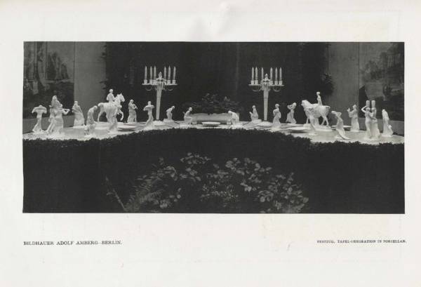 Abbildung des Hochzeitszuges mit Fußschale (in weiß ohne Bemalung) in Deutsche Kunst und Dekoration, Band 29, 1911-12