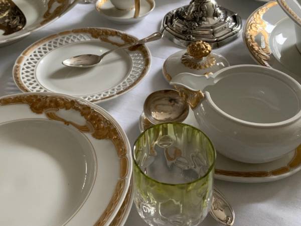 Royal KPM Berlin porcelain service, Ceres pattern in gold, design by Schmuz-Baudiss , Berlin 1914-1918