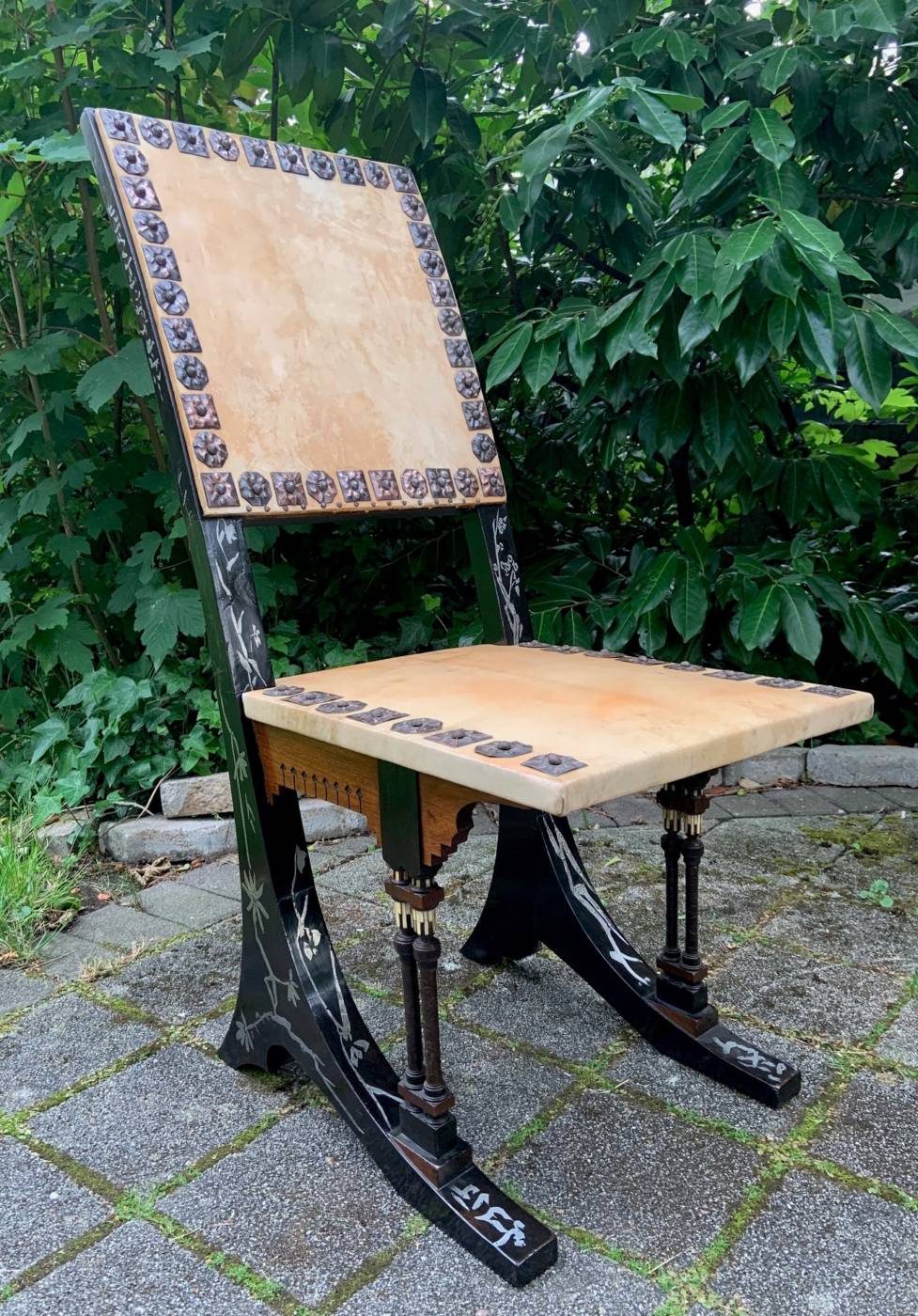 Italienischer Jugendstil Stuhl, Entwurf und Ausführung: Carlo Bugatti [ Milan 1856 - 1940] ca. 1895/1900 Mailand, Italien