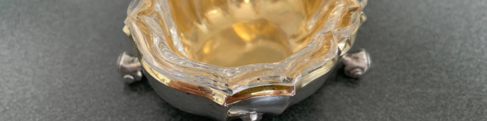 Norddeutsche Salière, Salzfaß, Gewürzbehälter, Barockstil nach Celler Vorbild, Lötiges Silber, Meisters Wilhelm Conrad Josef Lameyer, Hannover Anfang 19. Jahrhundert mit originalem Kristalleinsatz