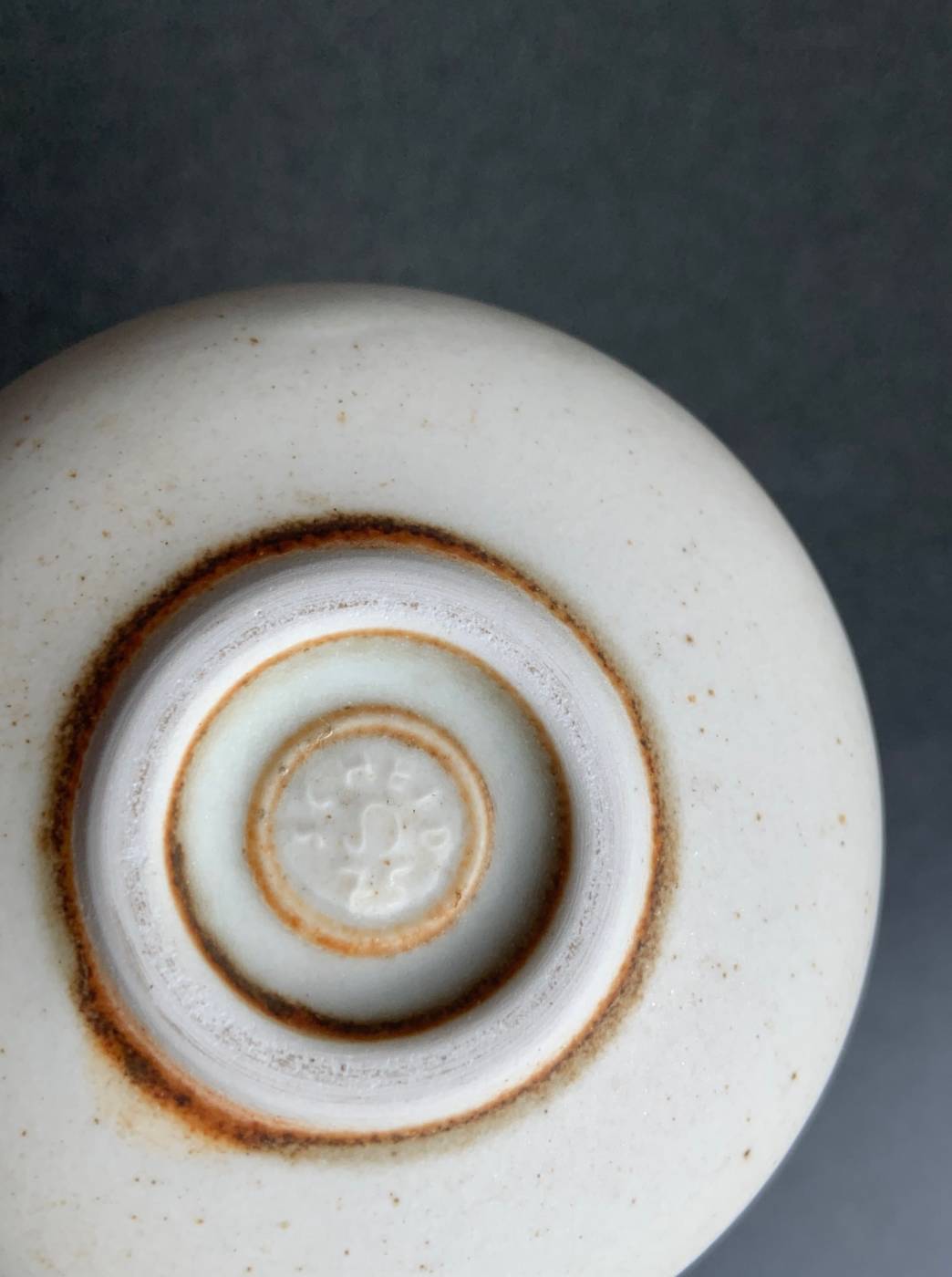 Deutsche Studio Keramik, Vase mit breit ausladenden Kragen an der Öffnung über Tropfenform oder Birnenform, von Karl und Ursula Scheid 1975