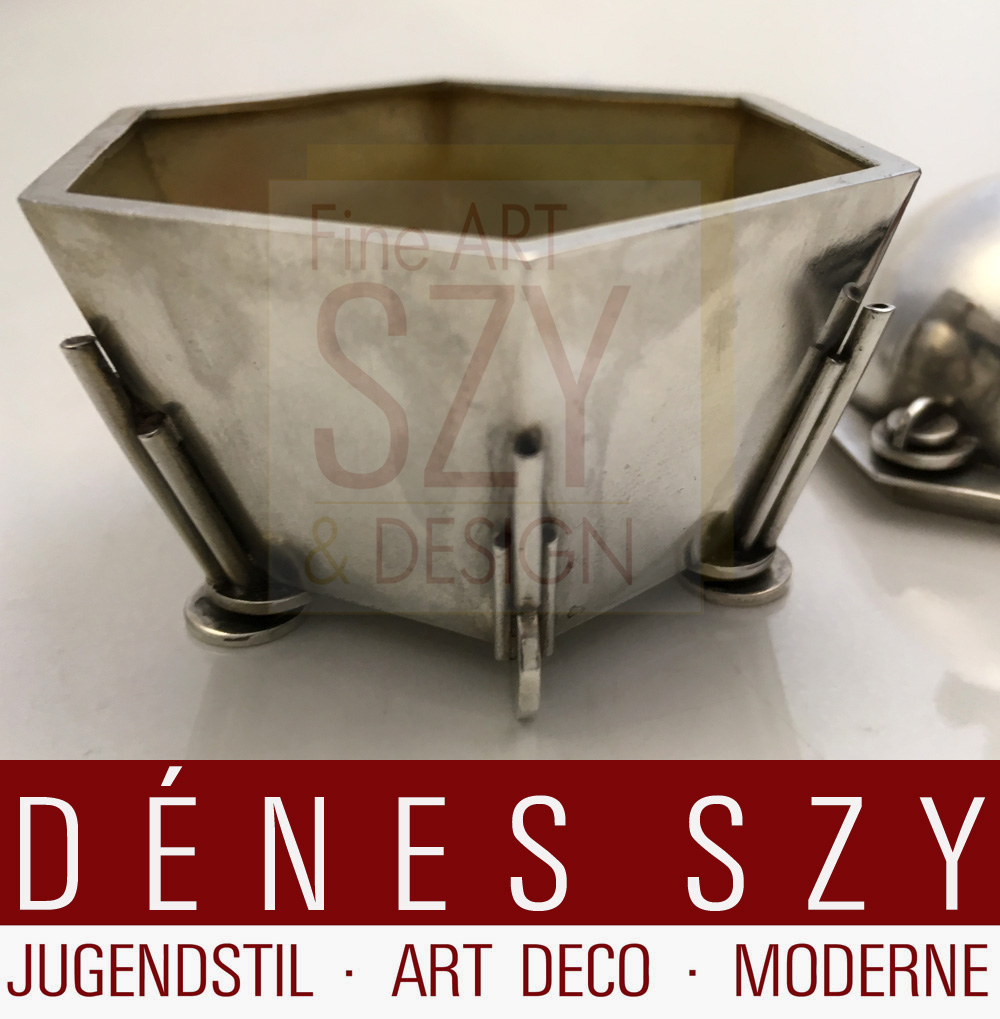 Scatola decorativa esagonale Bauhaus con pomello in bachlite, Design ed esecuzione: Germania 1928-30 circa, argento 800 con doratura interna, Circolo di Friedrich Schmid-Riegel, Norimberga, Germania (?)