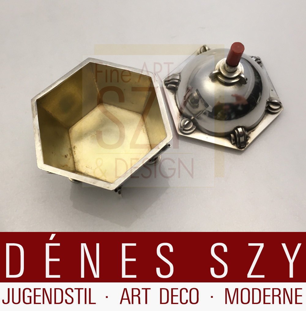 Scatola decorativa esagonale Bauhaus con pomello in bachlite, Design ed esecuzione: Germania 1928-30 circa, argento 800 con doratura interna, Circolo di Friedrich Schmid-Riegel, Norimberga, Germania (?)