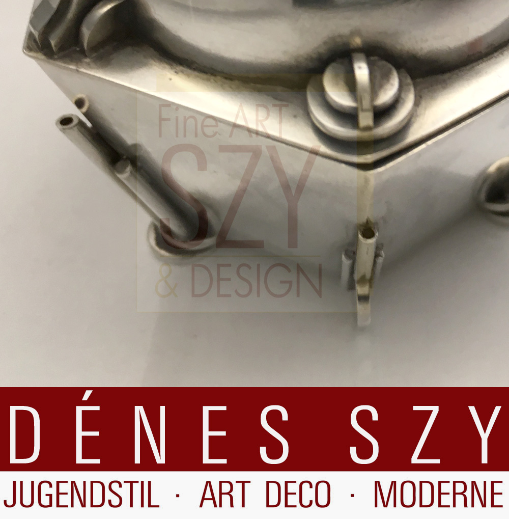 Scatola decorativa esagonale Bauhaus con pomello in bachlite, Design ed esecuzione: Germania 1928-30 circa, argento 800 con doratura interna, Circolo di Friedrich Schmid-Riegel, Norimberga, Germania (?)