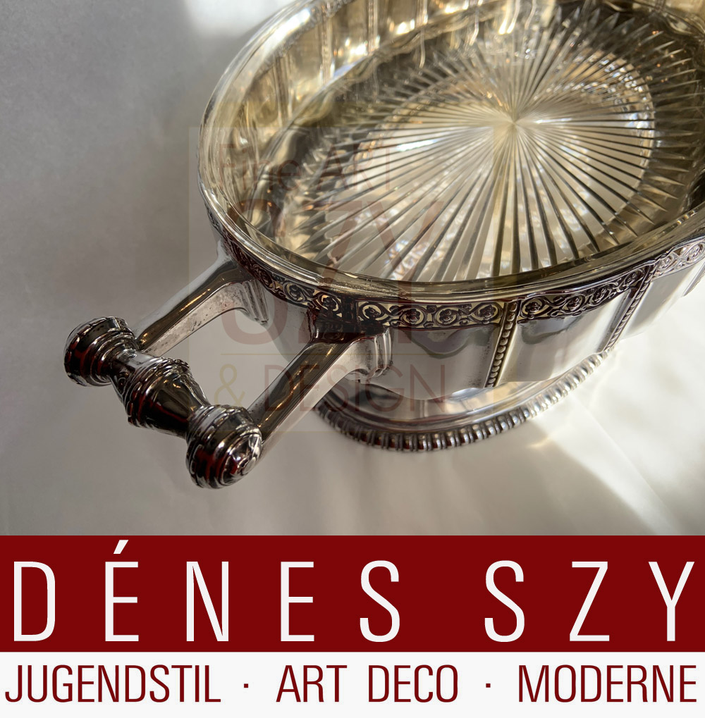 Imposante Jugendstil Jardiniere mit original Glaseinsatz, Entwurf: Carl Stock um 1905-10, Ausführung: Peter Bruckmann und Söhne, Heilbronn Deutschland um 1910, Modell Nummer 11036, Silber 800 mit zarter Innenvergoldung