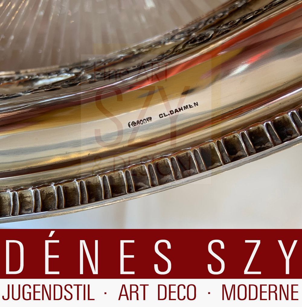 Grande giardiniera Art Nouveau con originale inserto in vetro, Design: Carl Stock intorno al 1910, Esecuzione: Peter Bruckmann e figli, Heilbronn Germania intorno al 1910, Numero modello 11036