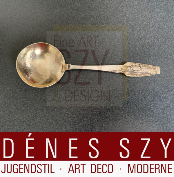 Cucchiaio da servire epoca Art Nouveau, Design: Adolph Amberg 1900, Serie Wagner con motivi delle saghe, opere di Richard Wagner, Esecuzione: Peter Bruckmann e figli Silberwarenfabrik, Heilbronn, Germania, argento 800, expo mondiale 1900