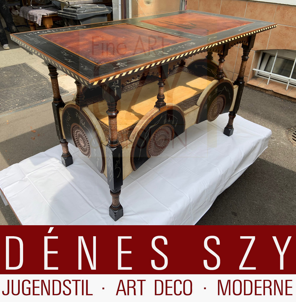 Tavolo italiano Stile Libery, Design ed esecuzione: Carlo Bugatti 1902 circa, Milano, Italia, Legni pregiati, intarsi in alluminio, medaglioni in rame forgiati a mano