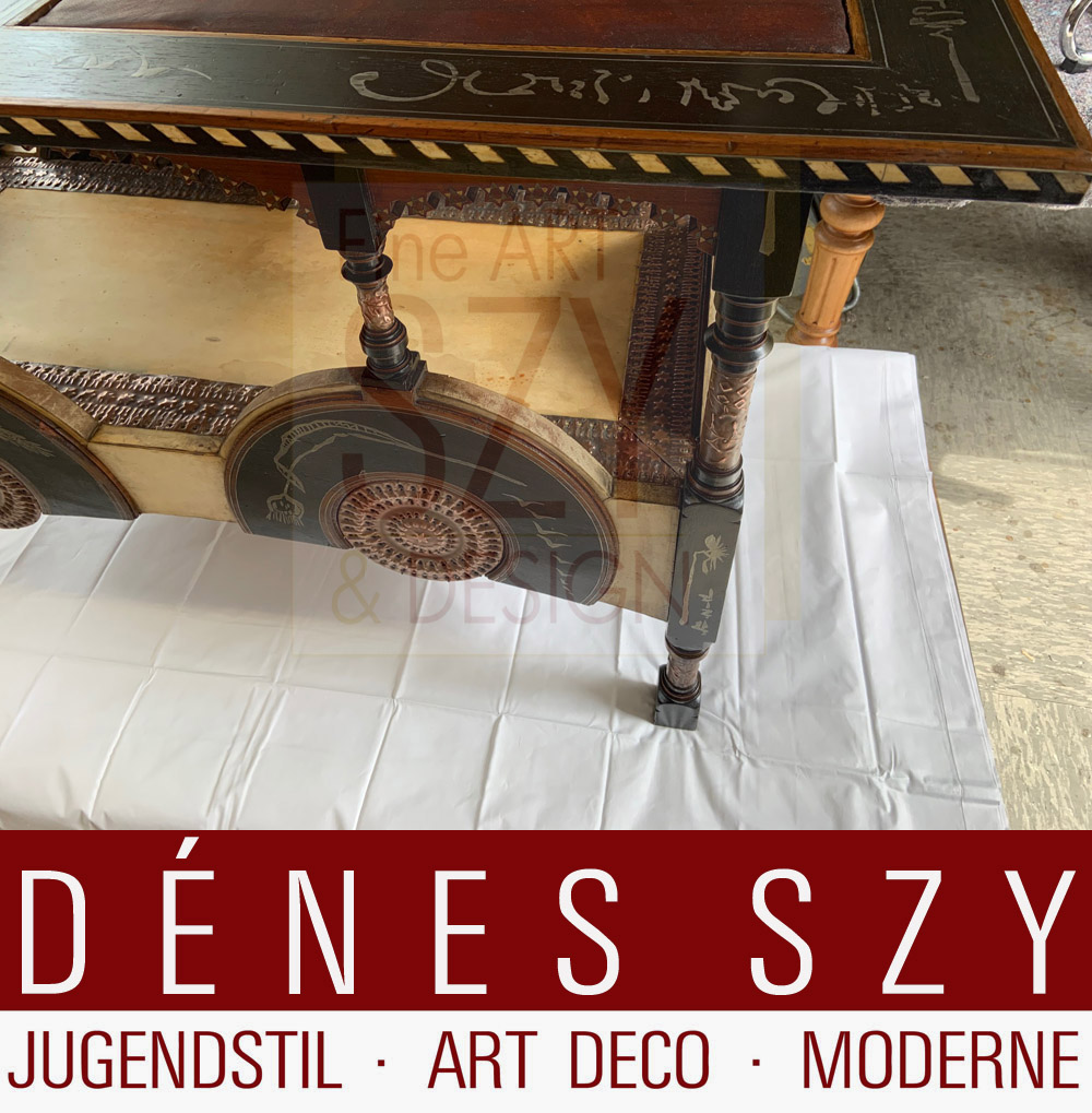 Tavolo italiano Stile Libery, Design ed esecuzione: Carlo Bugatti 1902 circa, Milano, Italia, Legni pregiati, intarsi in alluminio, medaglioni in rame forgiati a mano