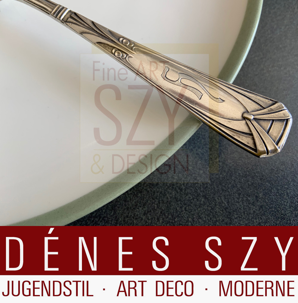 Piatto da cena, Modello: Urbino con bordo celadon / bordo festa, Design: Trude Petri 1931, Esecuzione: KPM Berlin, contrassegnato con scettro blu e lettera dell'anno per il 1938