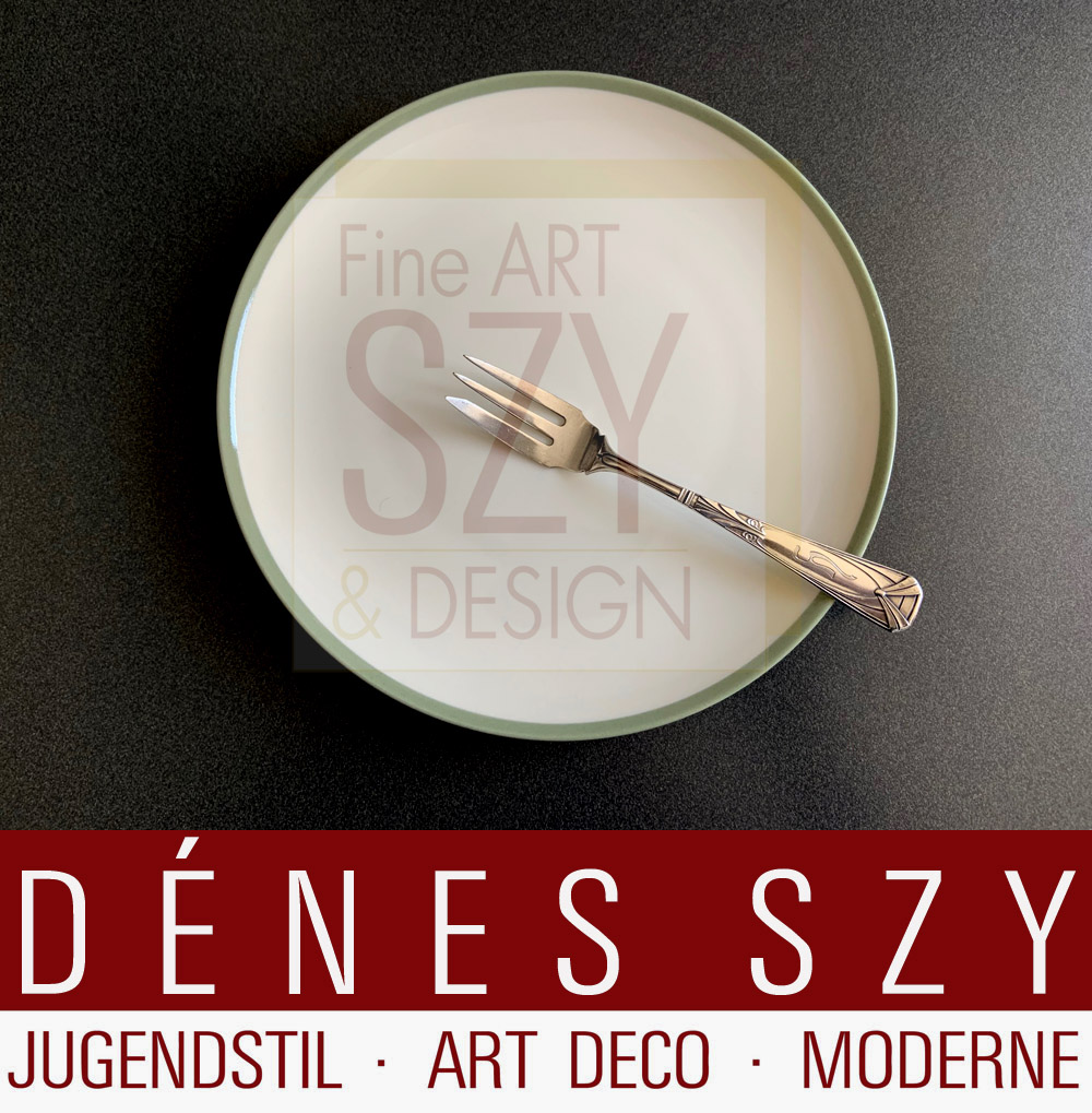 Piatto da cena, Modello: Urbino con bordo celadon / bordo festa, Design: Trude Petri 1931, Esecuzione: KPM Berlin, contrassegnato con scettro blu e lettera dell'anno per il 1938