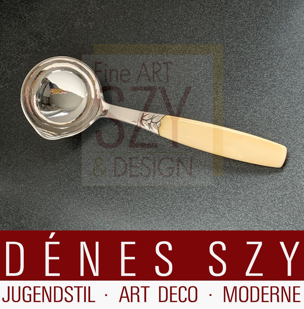 Mestolo per salsa in argento Art Deco, Design ed esecuzione: argentieri Evald Nielsen, Danimarca 1920/30, argento 830, con manico in osso