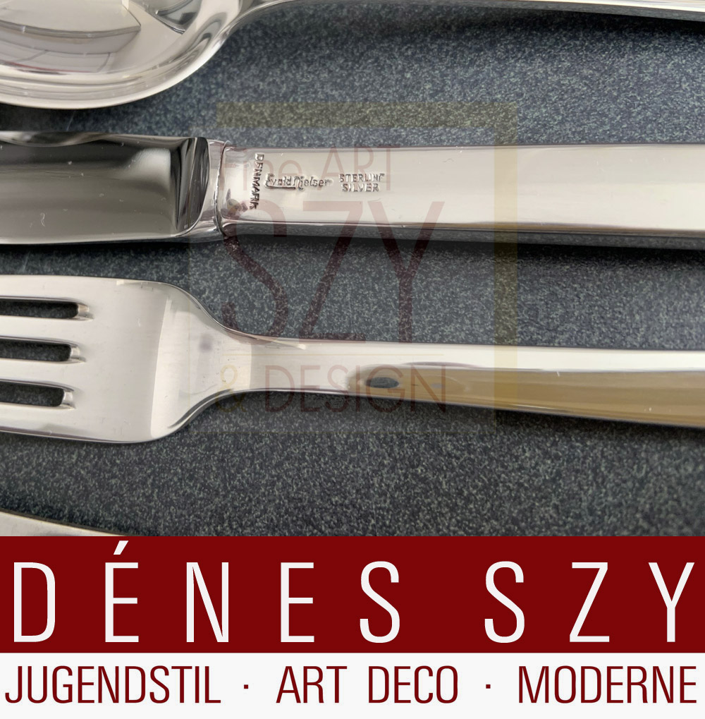 Posate in argento Art Déco fatto a mano per 12 persone, Modello # 32 CONGO, FATTO A MANO, Design: Aage Weimar, Esecuzione: argentieri Evald Nielsen, Danimarca, argento 925 e argento 830, 150 pezzi in totale, nella scatola delle posate originale di CARRS Silver Sheffield