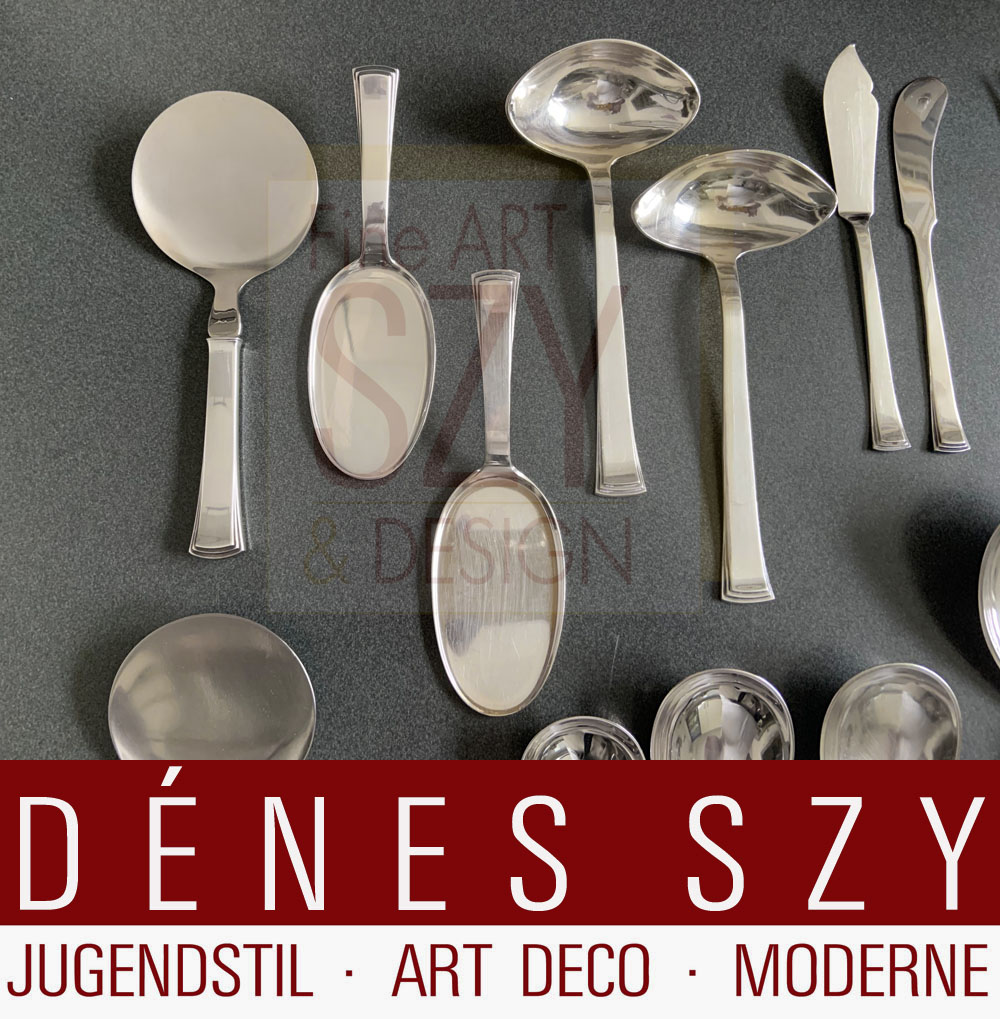 Posate in argento Art Déco fatto a mano per 12 persone, Modello # 32 CONGO, FATTO A MANO, Design: Aage Weimar, Esecuzione: argentieri Evald Nielsen, Danimarca, argento 925 e argento 830, 150 pezzi in totale, nella scatola delle posate originale di CARRS Silver Sheffield