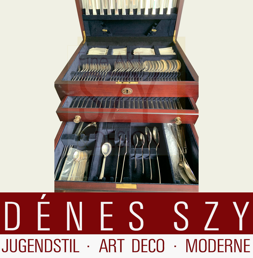 Posate in argento Art Déco fatto a mano per 12 persone, Modello # 32 CONGO, FATTO A MANO, Design: Aage Weimar, Esecuzione: argentieri Evald Nielsen, Danimarca, argento 925 e argento 830, 150 pezzi in totale, nella scatola delle posate originale di CARRS Silver Sheffield