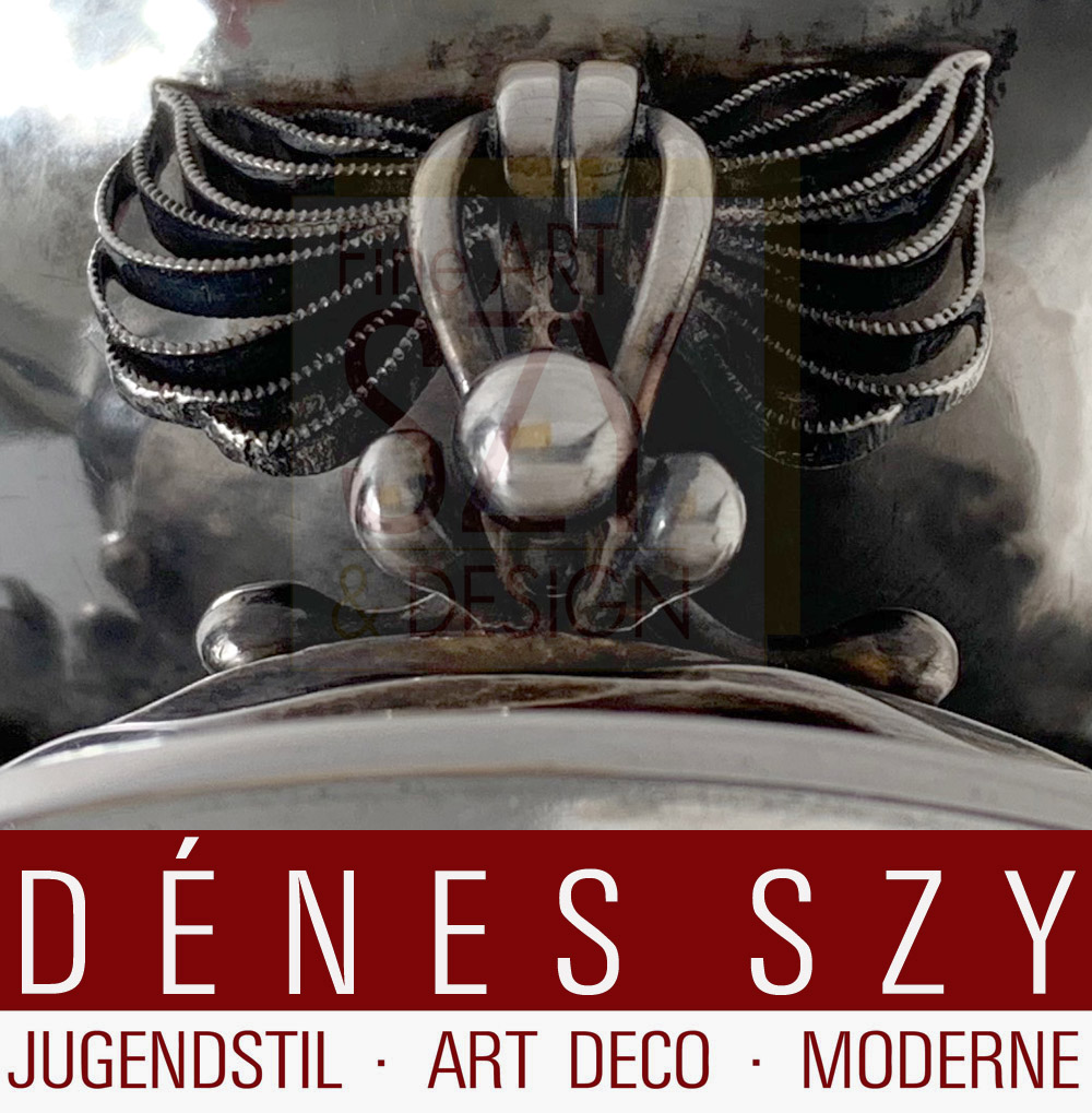 Bomboniera anteguerra, scatola con coperchio n. 429 con cigno come pomello, Design: Johan Rohde 1917, Esecuzione: Georg Jensen argentiere Copenhagen Danimarca 1918 - primissima versione, Argento 830