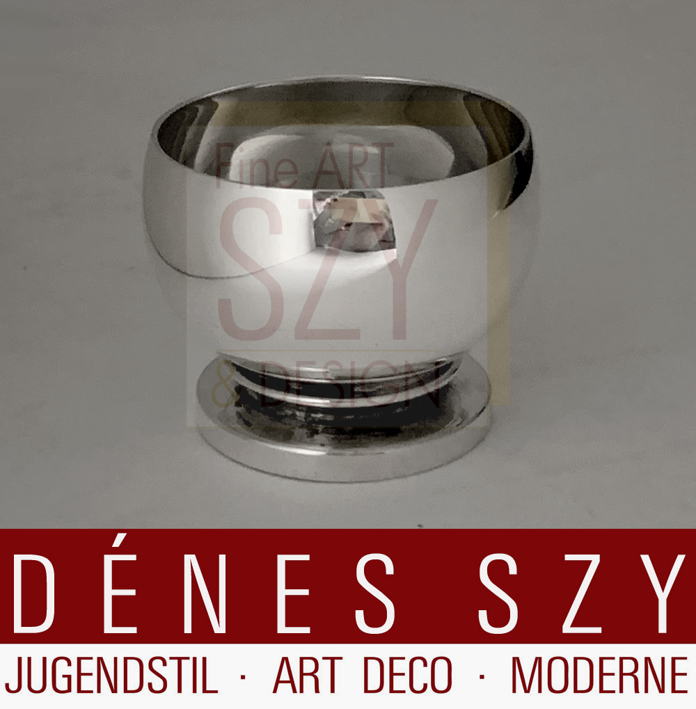 Portauovo Art Déco, Pyramid collection, Design: Harald Nielsen intorno al 1932, Esecuzione: argentieri Georg Jensen, Copenhagen 193-44, Danimarca, Argento 925