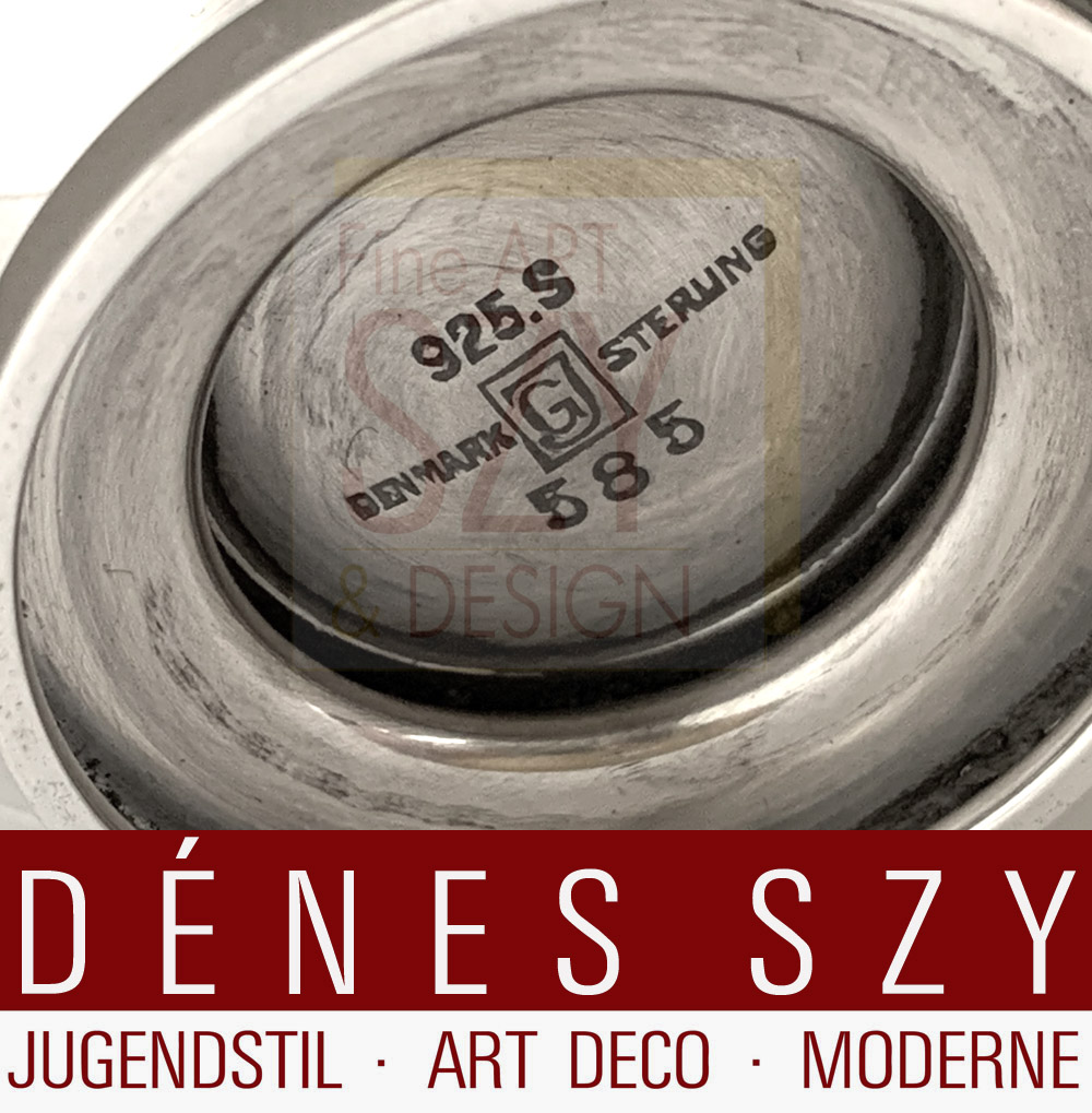 Portauovo Art Déco, Pyramid collection, Design: Harald Nielsen intorno al 1932, Esecuzione: argentieri Georg Jensen, Copenhagen 193-44, Danimarca, Argento 925