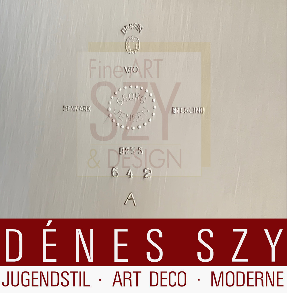 Sottopiatto d'argento, Taglia del dopoguerra, Modello: Konge, Acorn Design: Johan Rohde circa 1931, Esecuzione: Georg Jensen argentieri Copenhagen Danimarca 1990 e 1995, Argento sterling