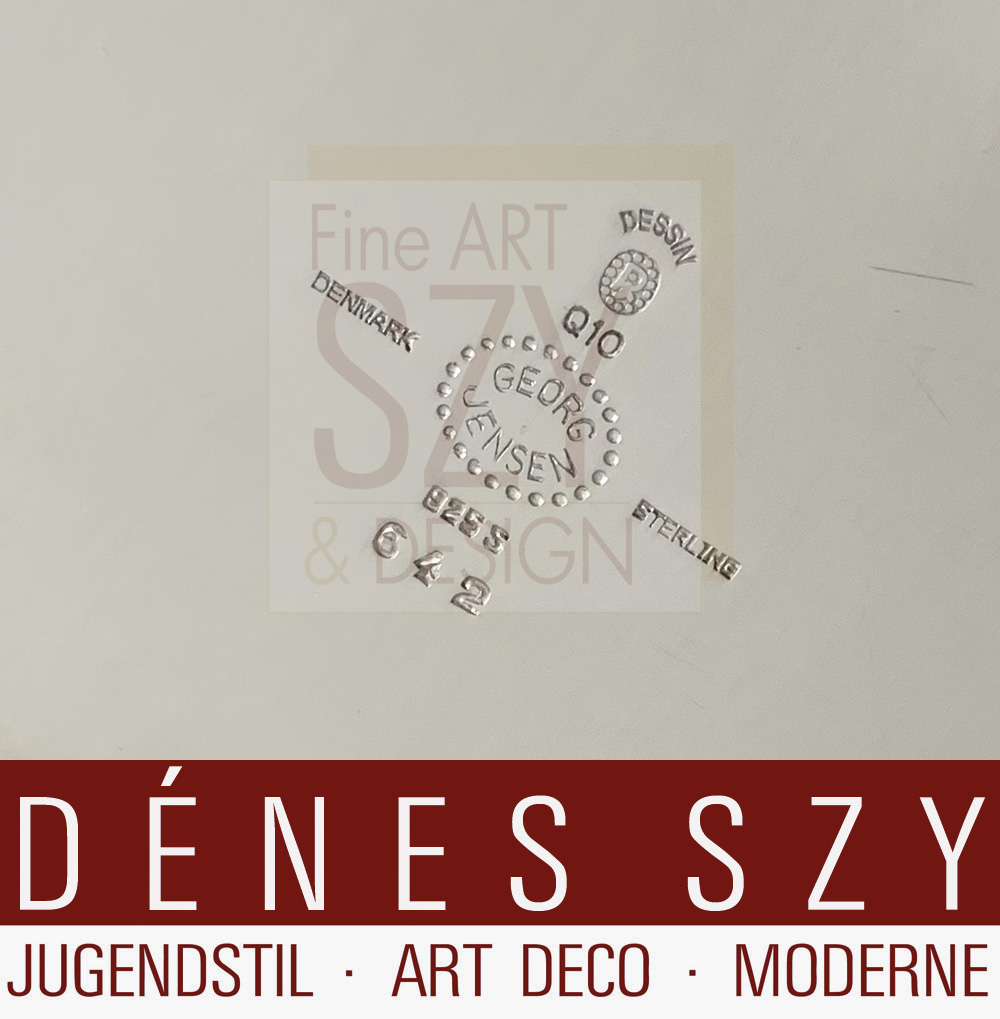 Sottopiatto d'argento, Taglia del dopoguerra, Modello: Konge, Acorn Design: Johan Rohde circa 1931, Esecuzione: Georg Jensen argentieri Copenhagen Danimarca 1990 e 1995, Argento sterling