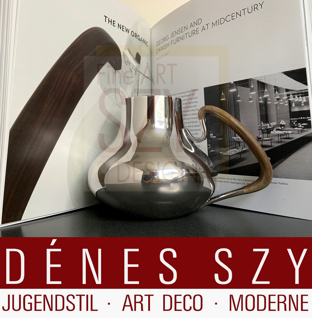 Mid Century modern Georg Jensen Saftkrug # 1017, Entwurf: Henning Koppel 1952. Ausführung: Georg Jensen Silberschmiede, Kopenhagen ca. 1952-60, Daenemark. Silber 925, Sterlingsilber mit Edelholz