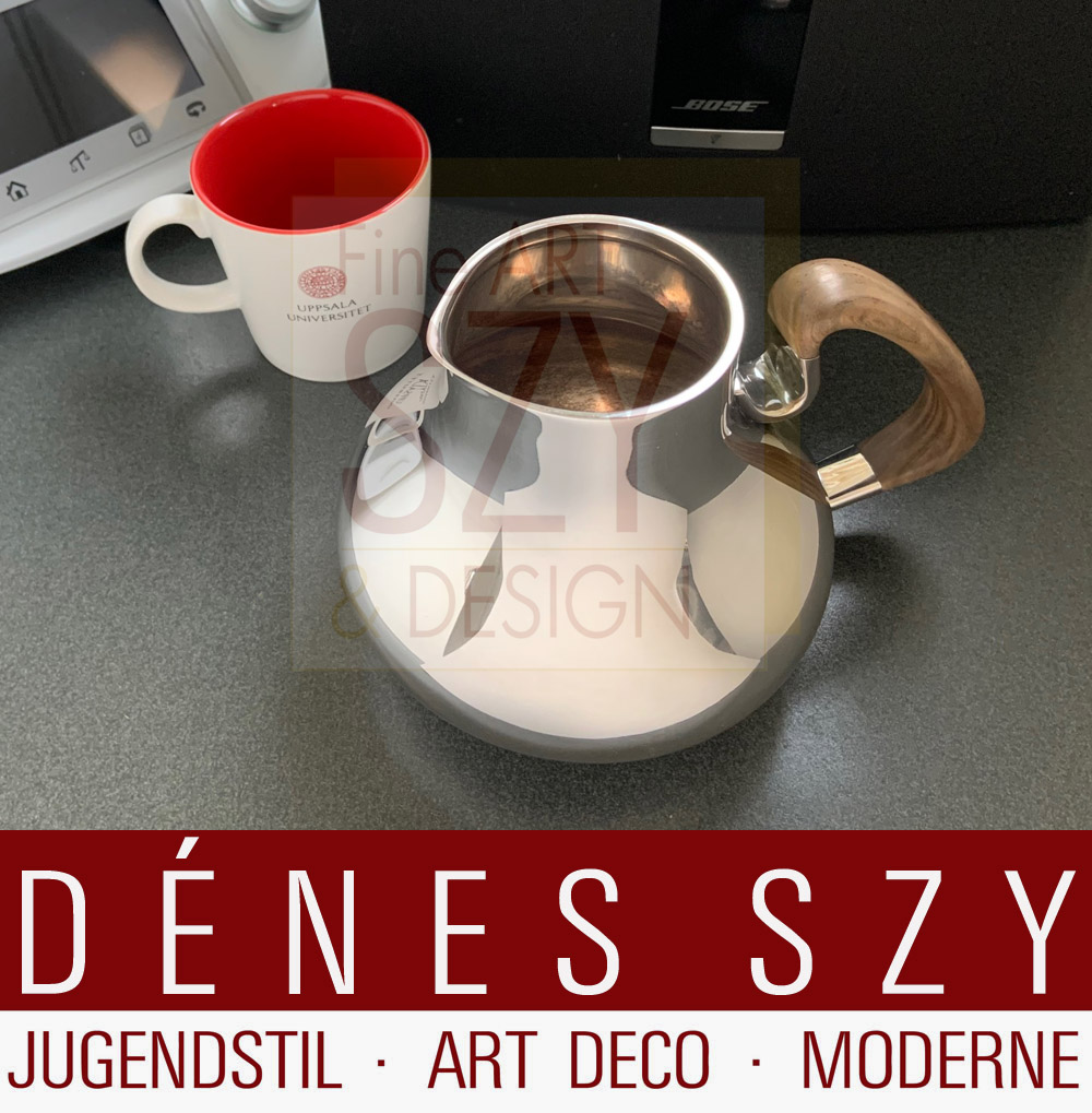 Mid Century modern Georg Jensen Saftkrug # 1017, Entwurf: Henning Koppel 1952. Ausführung: Georg Jensen Silberschmiede, Kopenhagen ca. 1952-60, Daenemark. Silber 925, Sterlingsilber mit Edelholz