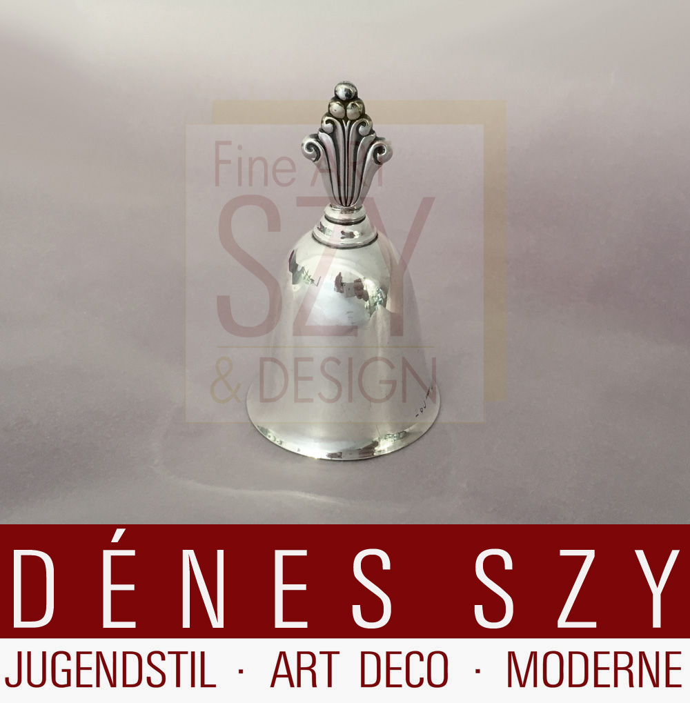 Campanella da tavolo # 260, Modello: Koenigin, Acanthus, Dronning Nr.180, Design: Johan Rohde circa 1917, Esecuzione: argentieri Georg Jensen, Copenaghen circa 1950, argento sterling
