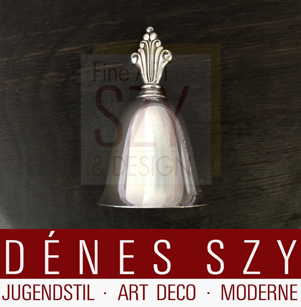 Campanella da tavolo # 260, Modello: Koenigin, Acanthus, Dronning Nr.180, Design: Johan Rohde circa 1917, Esecuzione: argentieri Georg Jensen, Copenaghen circa 1950, argento sterling