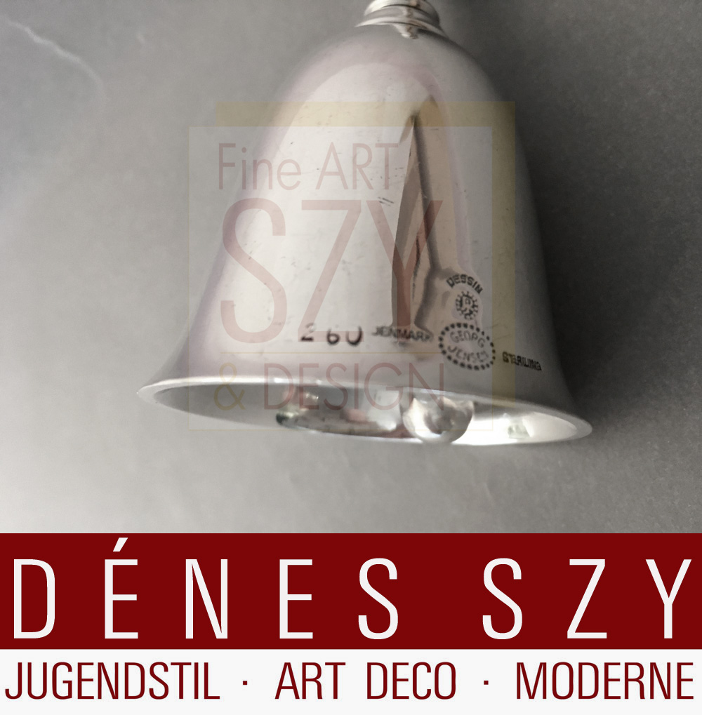 Campanella da tavolo # 260, Modello: Koenigin, Acanthus, Dronning Nr.180, Design: Johan Rohde circa 1917, Esecuzione: argentieri Georg Jensen, Copenaghen circa 1950, argento sterling