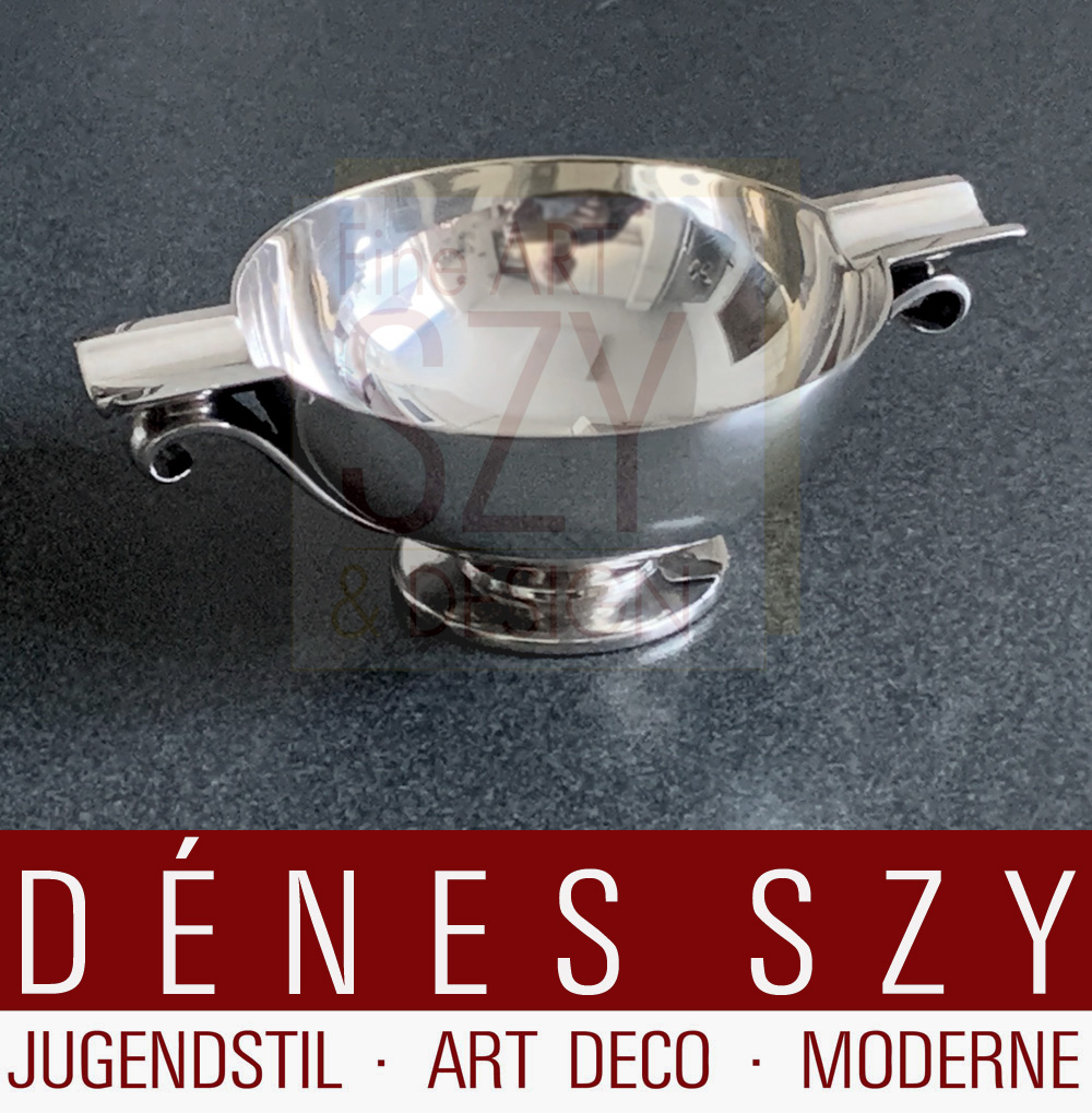 Posacenere rotondo Art Deco # 640 A, Modello Piramide, Argento danese Art Déco, fatto a mano, Design: Harald Nielsen intorno al 1930, Esecuzione: Georg Jensen, Copenhagen 1933-44, Danimarca, argento sterling