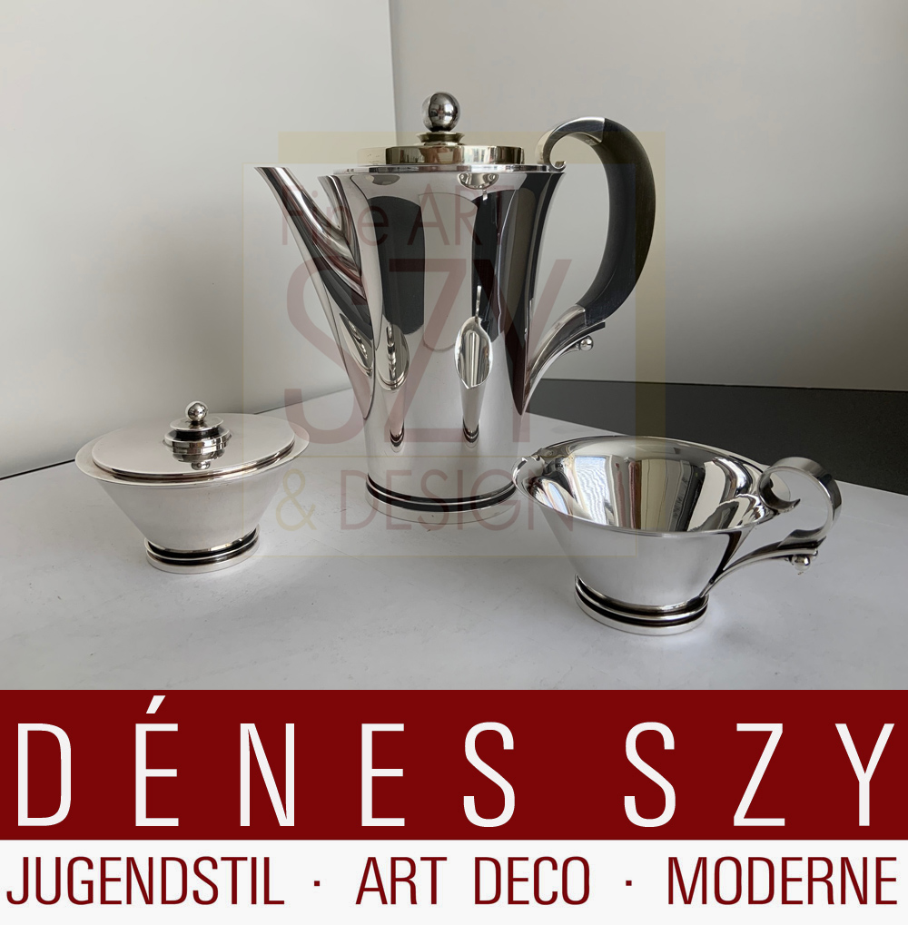 Caffettiera Art Déco #600 B variante grande con lattiera e zuccheriera, Pyramid Collection, Design: Harald Nielsen 1931, Georg Jensen, Copenaghen dal 1945 al 1950 circa, Danimarca, argento sterling