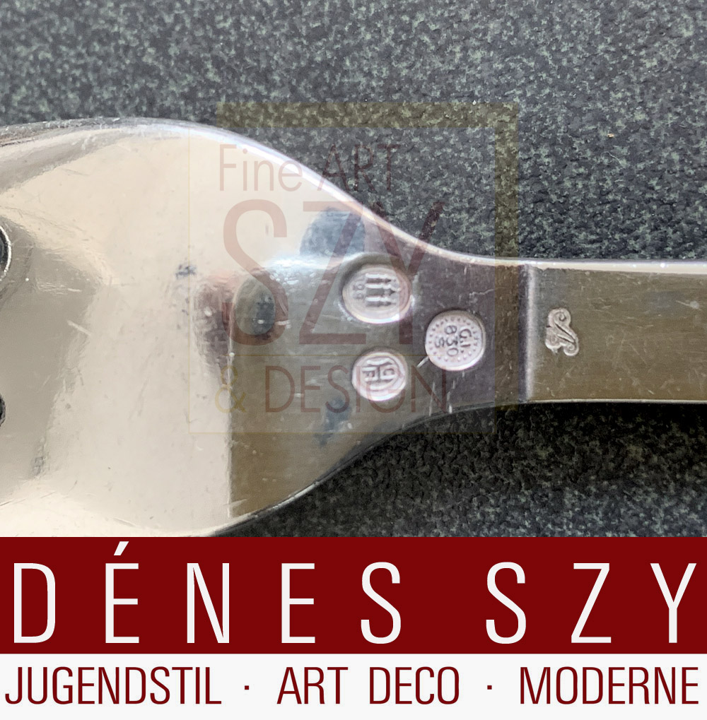 Forchetta da frutta Georg Jensen in argento, forma vecchia, Posate d'argento Art Déco, Modello: piramide 15, Design: Harald Nielsen 1927 - Collezione Pyramid, Esecuzione: argentieri Georg Jensen, Copenhagen 1929 Danimarca, argento 830