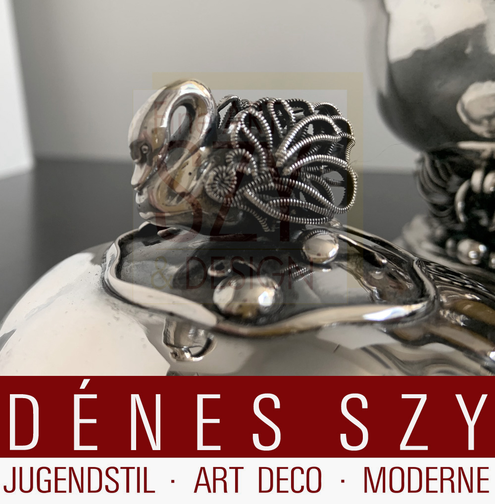 Pre-war Schwanendose, Deckeldose #429 mit Schwan als Knauf, Entwurf: Johan Rohde 1917, Ausführung: Georg Jensen Silberschmiede Kopenhagen Dänemark 1918, Sterling Silber