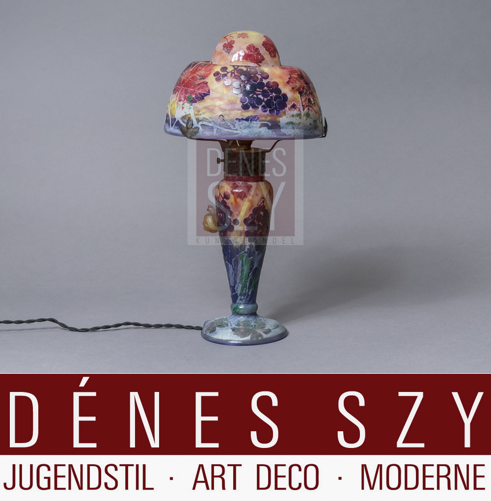 French Art Nouveau Cameo Art Glas Table Lamp by Daum Nancy