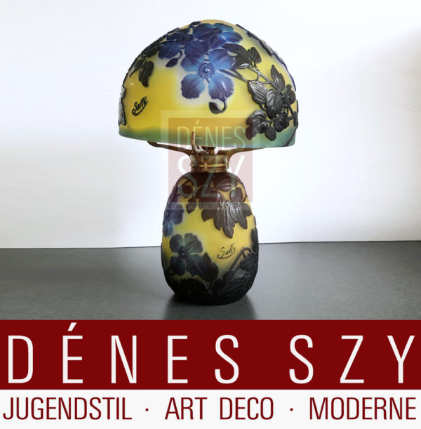 Emile Galle Art Deco lampada da tavola in vetro multistrato con fuscie