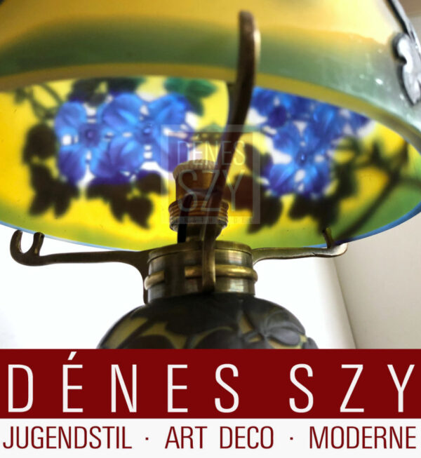 Emile Galle Art Deco lampada da tavola in vetro multistrato con fuscie