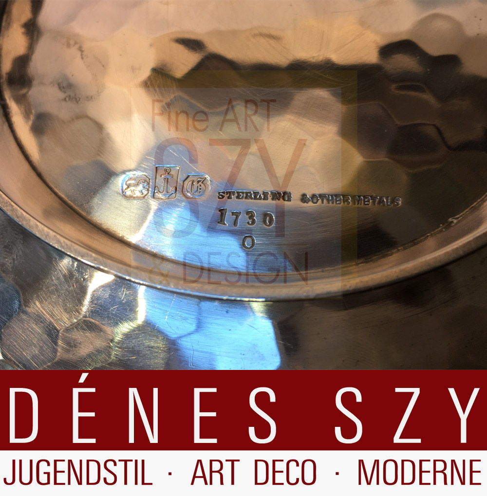 Mixed metal Schale mit japonisierendem Dekor, Entwurf und Ausführung: Gorham Company, Providence / Rhode Island USA 1882, Sterling Silber und mixed metal. Floraler Dekor, Weinranken, Vogel, Schmetterling, mit verschiedenen Edelmetallen, gehämmertes Finish