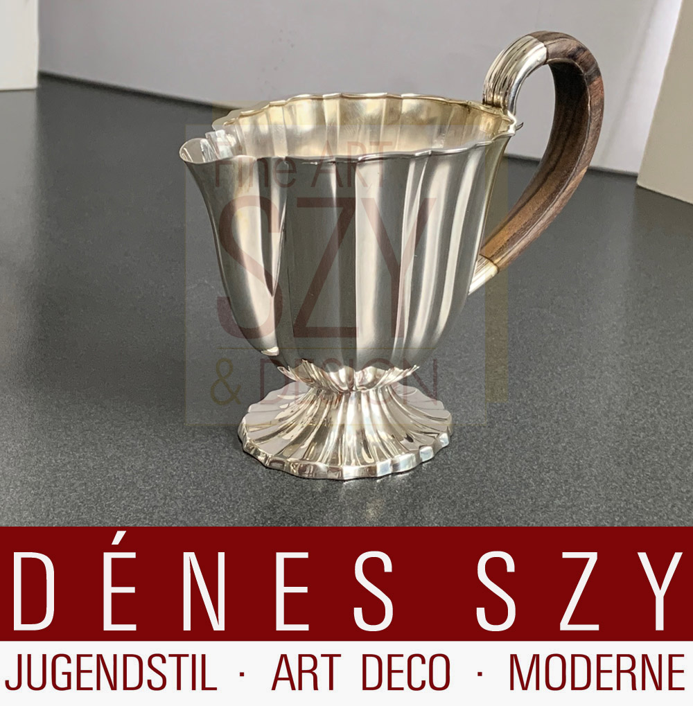 Servizio da tè e caffè in argento, cinque pezzi, Design: Gustav Beran, modello n ° 36 "Paris", Esecuzione: Koninklijke Nederlandse Fabriek van Gouden en Zilveren Werken Gerritsen & Van Kempen, Zeist, Paesi Bassi, argento sterling con manici in legno