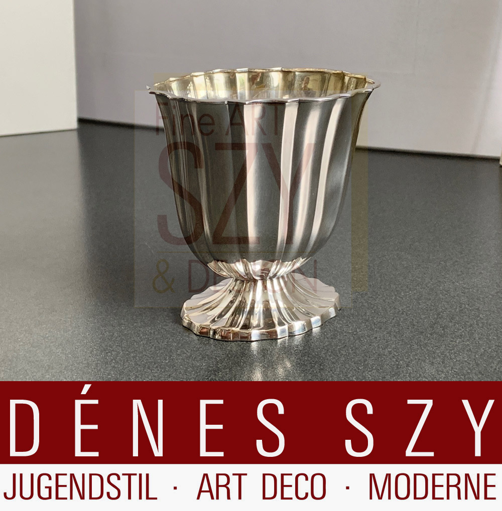Servizio da tè e caffè in argento, cinque pezzi, Design: Gustav Beran, modello n ° 36 "Paris", Esecuzione: Koninklijke Nederlandse Fabriek van Gouden en Zilveren Werken Gerritsen & Van Kempen, Zeist, Paesi Bassi, argento sterling con manici in legno